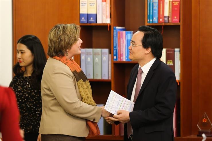 Bộ trưởng Phùng Xuân Nhạ tiếp Trưởng Đại diện UNICEF tại Việt Nam