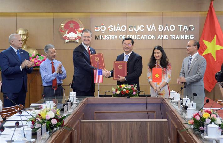 Việt Nam và Hoa Kỳ ký Hiệp định thực thi về giảng dạy tiếng Anh của Chương trình Hòa Bình