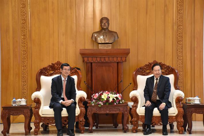 Thứ trưởng Nguyễn Văn Phúc gặp gỡ Phó Chủ tịch Quốc hội Lào Chaleun Yiapaoher