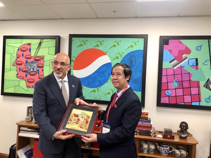 Bộ trưởng Nguyễn Kim Sơn hội đàm với Bộ trưởng Giáo dục Vương quốc Anh